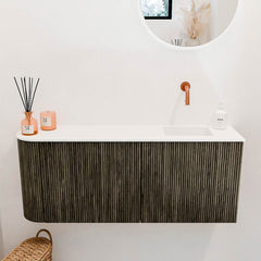 JOYA 101,6cm toiletmeubel ronding links kleur Shadow. Wastafel FAYE positie Rechts Zonder kraangat kleur Talc.