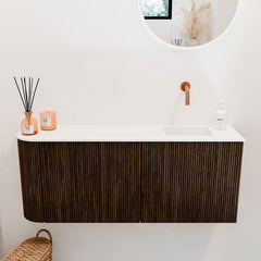 JOYA 101,6cm toiletmeubel ronding links kleur Walnut. Wastafel FAYE positie Rechts Zonder kraangat kleur Talc.