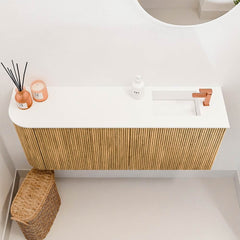 JOYA 101,6cm toiletmeubel ronding links kleur Oak. Wastafel FAYE positie Rechts 1 kraangat kleur Talc.