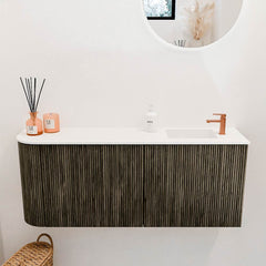 JOYA 101,6cm toiletmeubel ronding links kleur Shadow. Wastafel FAYE positie Rechts 1 kraangat kleur Talc.