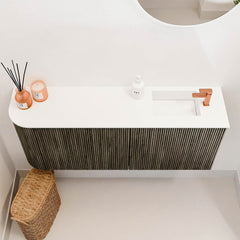 JOYA 101,6cm toiletmeubel ronding links kleur Shadow. Wastafel FAYE positie Rechts 1 kraangat kleur Talc.