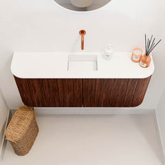 JOYA 103,2cm toiletmeubel ronding links + rechts kleur Ruby. Wastafel FAYE positie Midden Zonder kraangat kleur Talc.