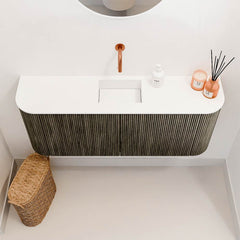 JOYA 103,2cm toiletmeubel ronding links + rechts kleur Shadow. Wastafel FAYE positie Midden Zonder kraangat kleur Talc.