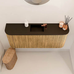 JOYA 103,2cm toiletmeubel ronding links + rechts kleur Oak. Wastafel FAYE positie Midden 1 kraangat kleur Urban.