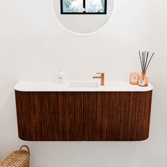 JOYA 103,2cm toiletmeubel ronding links + rechts kleur Ruby. Wastafel FAYE positie Midden 1 kraangat kleur Talc.