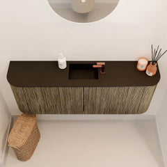 JOYA 113,2cm toiletmeubel ronding links + rechts kleur Dusk. Wastafel FAYE positie Midden 1 kraangat kleur Urban.