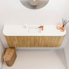 JOYA 113,2cm toiletmeubel ronding links + rechts kleur Oak. Wastafel FAYE positie Midden 1 kraangat kleur Talc.