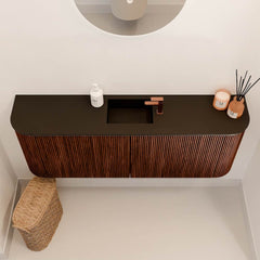 JOYA 113,2cm toiletmeubel ronding links + rechts kleur Ruby. Wastafel FAYE positie Midden 1 kraangat kleur Urban.