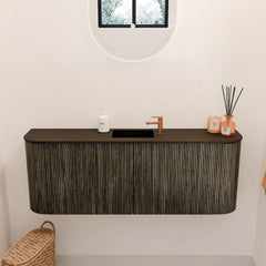 JOYA 113,2cm toiletmeubel ronding links + rechts kleur Shadow. Wastafel FAYE positie Midden 1 kraangat kleur Urban.