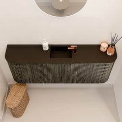 JOYA 113,2cm toiletmeubel ronding links + rechts kleur Shadow. Wastafel FAYE positie Midden 1 kraangat kleur Urban.