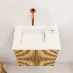 JOYA 40cm toiletmeubel kleur Oak. Wastafel FAYE positie Links Zonder kraangat kleur Talc.