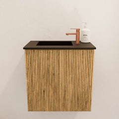 JOYA 40cm toiletmeubel kleur Oak. Wastafel FAYE positie Links 1 kraangat kleur Urban.