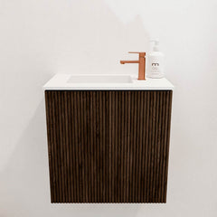 JOYA 40cm toiletmeubel kleur Walnut. Wastafel FAYE positie Links 1 kraangat kleur Talc