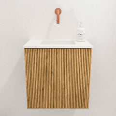 JOYA 40cm toiletmeubel kleur Oak. Wastafel FAYE positie Midden Zonder kraangat kleur Talc.