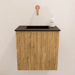 JOYA 40cm toiletmeubel kleur Oak. Wastafel FAYE positie Midden Zonder kraangat kleur Urban.