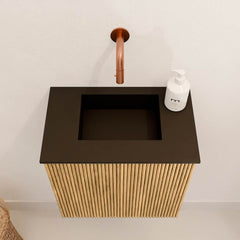 JOYA 40cm toiletmeubel kleur Oak. Wastafel FAYE positie Midden Zonder kraangat kleur Urban.