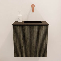 JOYA 40cm toiletmeubel kleur Shadow. Wastafel FAYE positie Rechts Zonder kraangat kleur Urban.