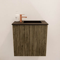 JOYA 40cm toiletmeubel kleur Dusk. Wastafel FAYE positie Rechts 1 kraangat kleur Urban.