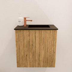 JOYA 40cm toiletmeubel kleur Oak. Wastafel FAYE positie Rechts 1 kraangat kleur Urban