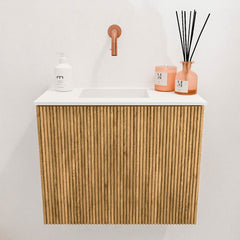 JOYA 50cm toiletmeubel kleur Oak. Wastafel FAYE positie Links Zonder kraangat kleur Talc.