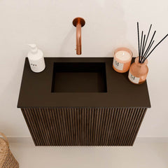 JOYA 50cm toiletmeubel kleur Walnut. Wastafel FAYE positie Links Zonder kraangat kleur Urban.