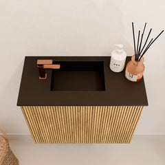 JOYA 50cm toiletmeubel kleur Oak. Wastafel FAYE positie Links 1 kraangat kleur Urban.