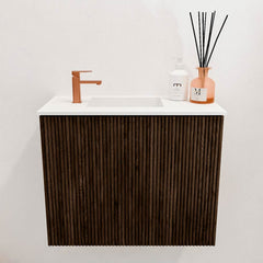 JOYA 50cm toiletmeubel kleur Walnut. Wastafel FAYE positie Links 1 kraangat kleur Talc.