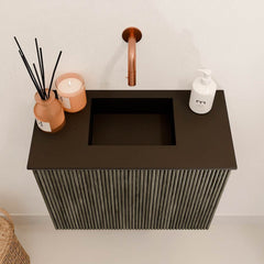 JOYA 50cm toiletmeubel kleur Shadow. Wastafel FAYE positie Midden Zonder kraangat kleur Urban.