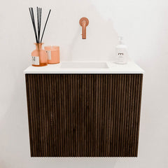 JOYA 50cm toiletmeubel kleur Walnut. Wastafel FAYE positie Midden Zonder kraangat kleur Talc.
