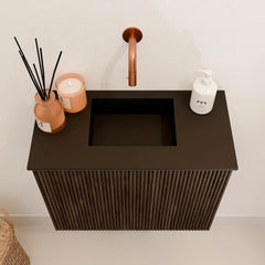 JOYA 50cm toiletmeubel kleur Walnut. Wastafel FAYE positie Midden Zonder kraangat kleur Urban.