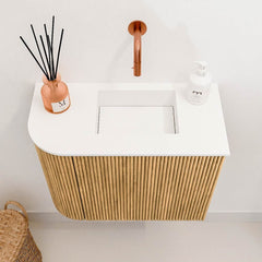 JOYA 51,6cm toiletmeubel ronding links kleur Oak. Wastafel FAYE positie Rechts Zonder kraangat kleur Talc.