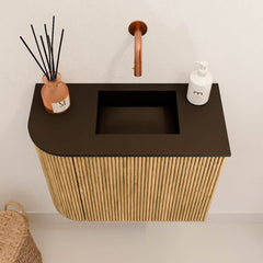 JOYA 51,6cm toiletmeubel ronding links kleur Oak. Wastafel FAYE positie Rechts Zonder kraangat kleur Urban.