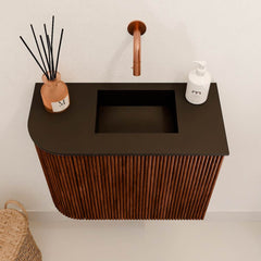 JOYA 51,6cm toiletmeubel ronding links kleur Ruby. Wastafel FAYE positie Rechts Zonder kraangat kleur Urban.