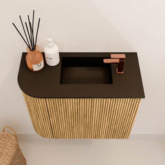 JOYA 51,6cm toiletmeubel ronding links kleur Oak. Wastafel FAYE positie Rechts 1 kraangat kleur Urban.