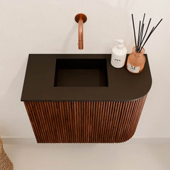 JOYA 51,6cm toiletmeubel ronding rechts kleur Ruby. Wastafel FAYE positie Links Zonder kraangat kleur Urban.