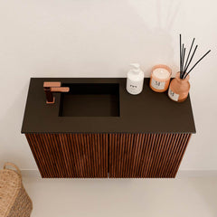 JOYA 60cm toiletmeubel kleur Ruby. Wastafel FAYE positie Links 1 kraangat kleur Urban.