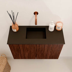 JOYA 60cm toiletmeubel kleur Ruby. Wastafel FAYE positie Midden Zonder kraangat kleur Urban.