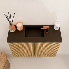 JOYA 60cm toiletmeubel kleur Oak. Wastafel FAYE positie Midden 1 kraangat kleur Urban.