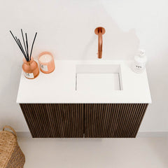 JOYA 60cm toiletmeubel kleur Walnut. Wastafel FAYE positie Rechts Zonder kraangat kleur Talc.