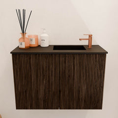 JOYA 60cm toiletmeubel kleur Walnut. Wastafel FAYE positie Rechts 1 kraangat kleur Urban.