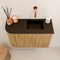 JOYA 61,6cm toiletmeubel ronding links kleur Oak. Wastafel FAYE positie Rechts Zonder kraangat kleur Urban.