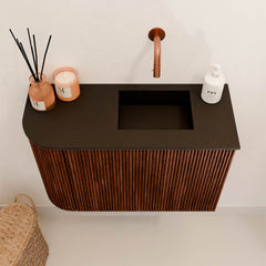 JOYA 61,6cm toiletmeubel ronding links kleur Ruby. Wastafel FAYE positie Rechts Zonder kraangat kleur Urban.