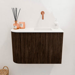JOYA 61,6cm toiletmeubel ronding links kleur Walnut. Wastafel FAYE positie Rechts Zonder kraangat kleur Talc.