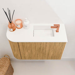 JOYA 61,6cm toiletmeubel ronding links kleur Oak. Wastafel FAYE positie Rechts 1 kraangat kleur Talc.