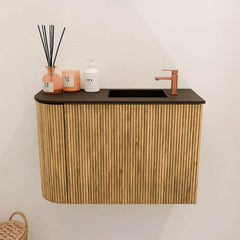 JOYA 61,6cm toiletmeubel ronding links kleur Oak. Wastafel FAYE positie Rechts 1 kraangat kleur Urban.