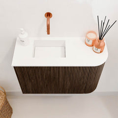 JOYA 61,6cm toiletmeubel ronding rechts kleur Walnut. Wastafel FAYE positie Links Zonder kraangat kleur Talc.