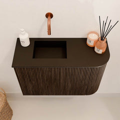 JOYA 61,6cm toiletmeubel ronding rechts kleur Walnut. Wastafel FAYE positie Links Zonder kraangat kleur Urban.