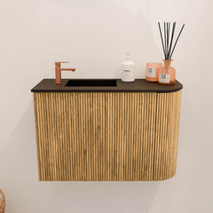 JOYA 61,6cm toiletmeubel ronding rechts kleur Oak. Wastafel FAYE positie Links 1 kraangat kleur Urban.