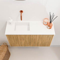 JOYA 70cm toiletmeubel kleur Oak. Wastafel FAYE positie Links Zonder kraangat kleur Talc.