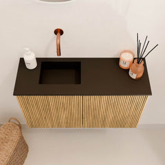 JOYA 70cm toiletmeubel kleur Oak. Wastafel FAYE positie Links Zonder kraangat kleur Urban.